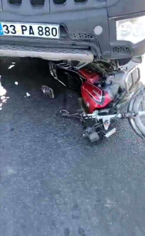 Tarsus'ta motosiklet ile mikser çarpıştı, baba kız yaralandı